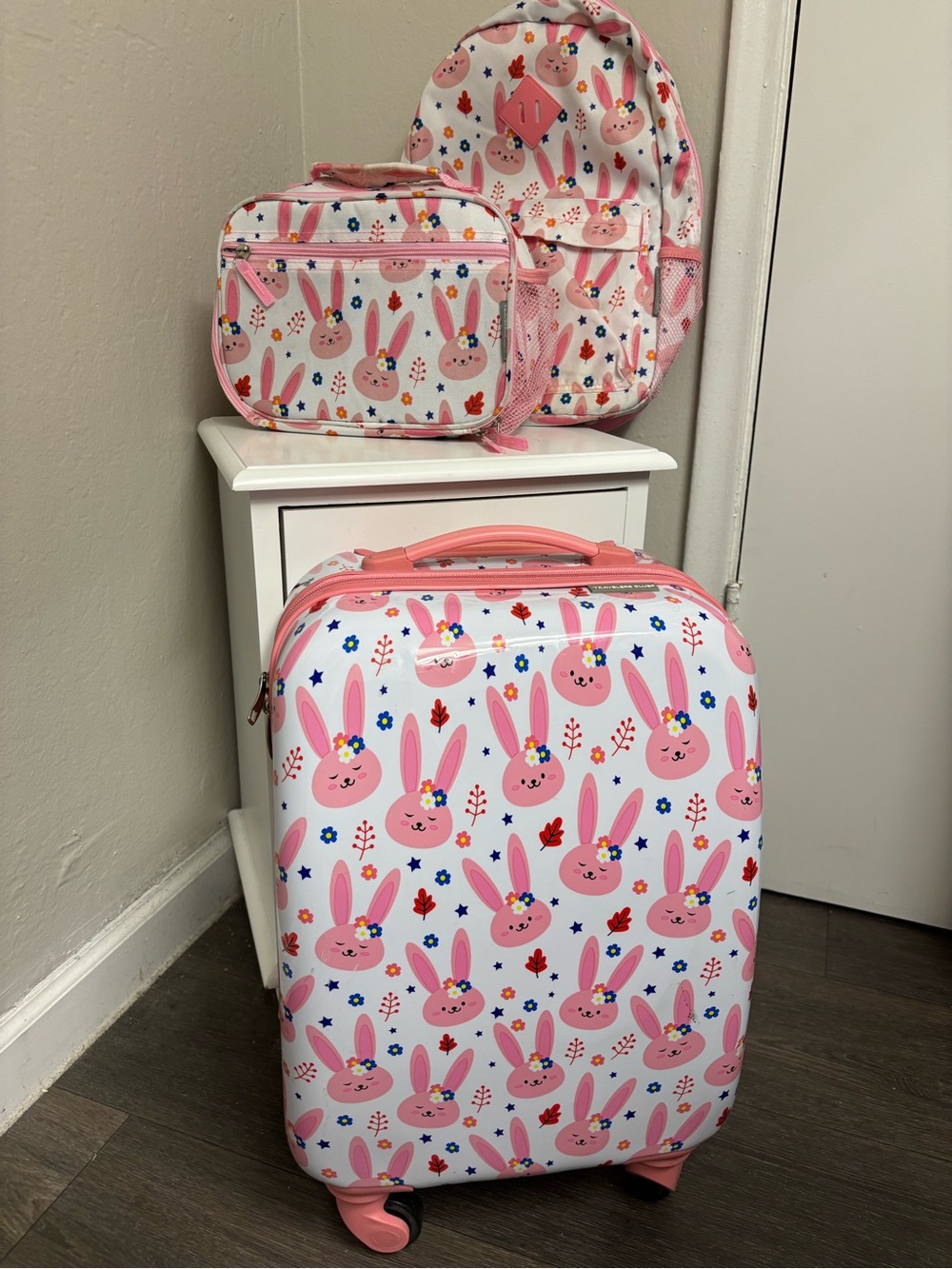 jcpenney Pink Bunny Kids Luggage, Backpack & Lunch Bag Set. 20” suitcase.